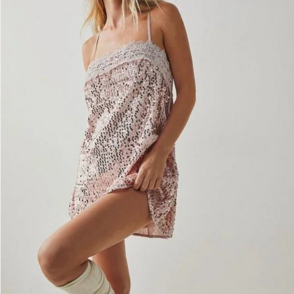 Free People That Girl Sequin Mini dress in Pink Size L NWT